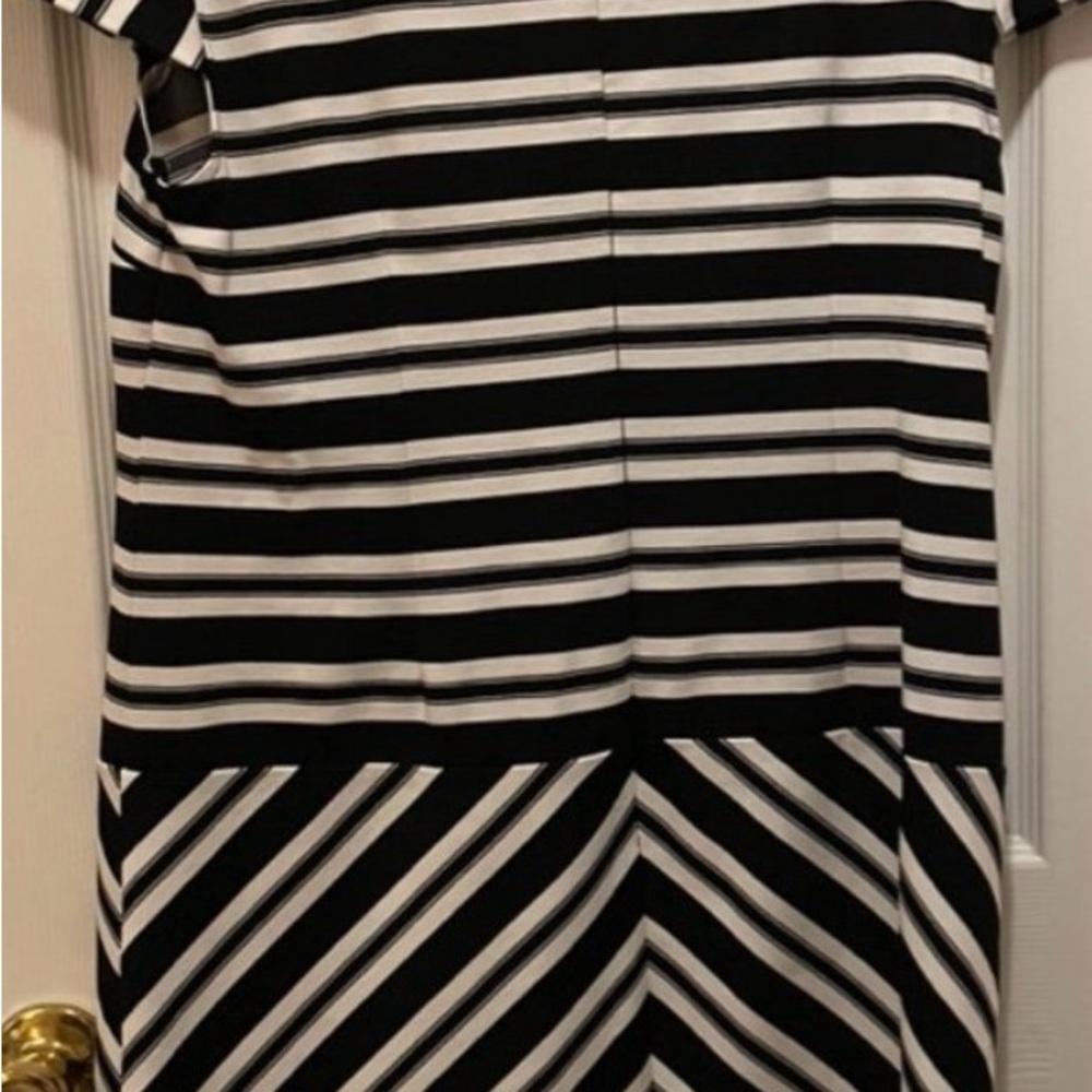 Karl Lagerfeld Paris Directional Stripe Cap Sleeve - Picture 5 of 9